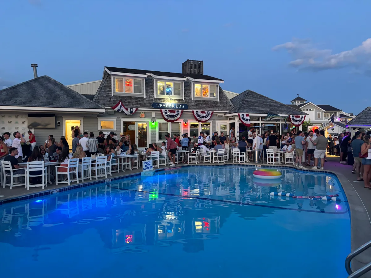 Live entertainment and nightlife at Trader Ed's