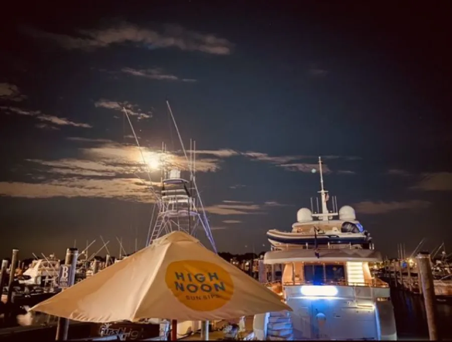 Night sky over Trader Ed's