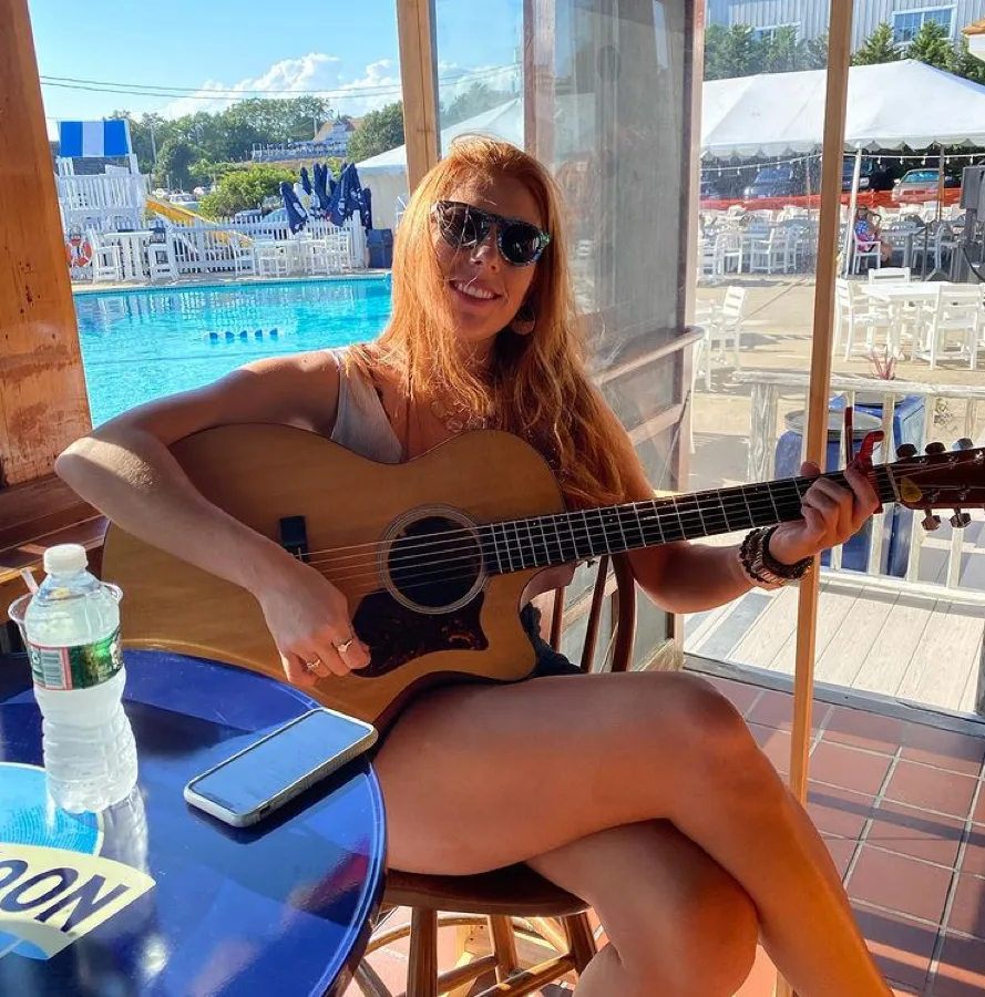 Live entertainment at Trader Ed's